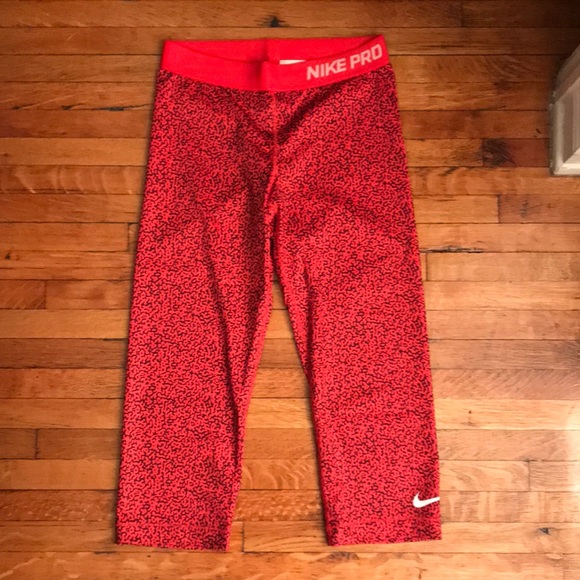 Nike Pants - NWOT Nike Pro Capri workout leggings